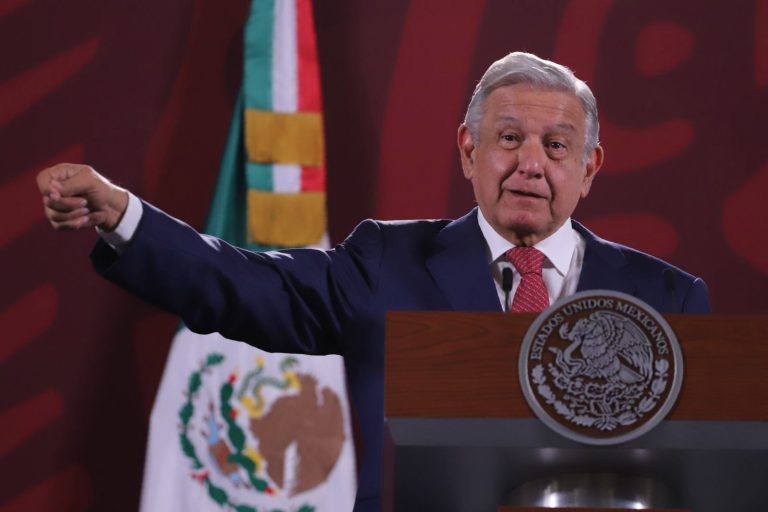 Anticipa AMLO perdón a millonario adeudo de Tv Azteca con Hacienda   