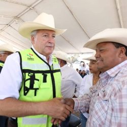 Apoya Chema Fraustro ejidos con programa de Sanidad Animal