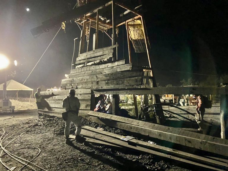 Nueva tragedia en la Carbonífera; mineros quedan atrapados