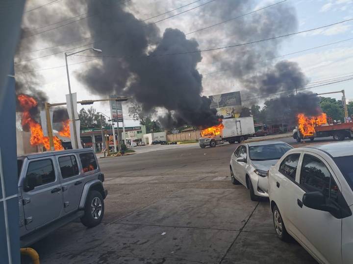 Por segundo día consecutivo reportan bloqueos en carreteras de Zacatecas: Universidad suspende clases por inseguridad