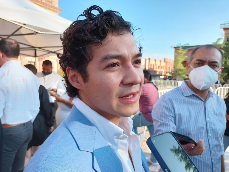 Acepten apoyos federales, pero sean conscientes de la situación del país, pide Iván Terashima a jóvenes de Coahuila