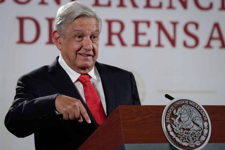 López Obrador se deslinda de denuncia contra Peña Nieto