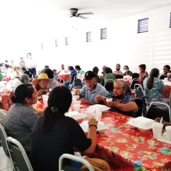 Se ponen el delantal en DIF Ramos Arizpe, por los adultos mayores3