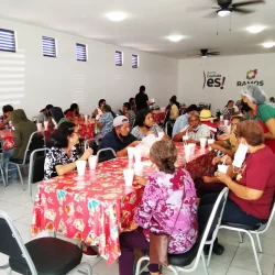 Se ponen el delantal en DIF Ramos Arizpe, por los adultos mayores4