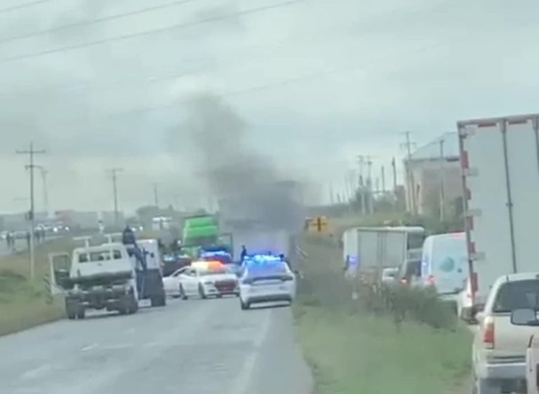 Suman cinco carreteras bloqueadas por grupo criminal en Zacatecas