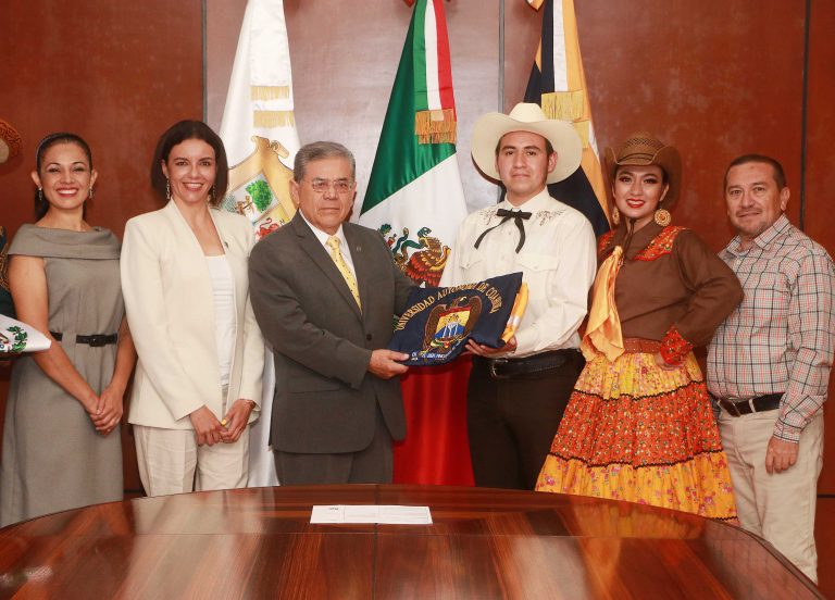 Abandera rector al Ballet Folklórico de la UAdeC   