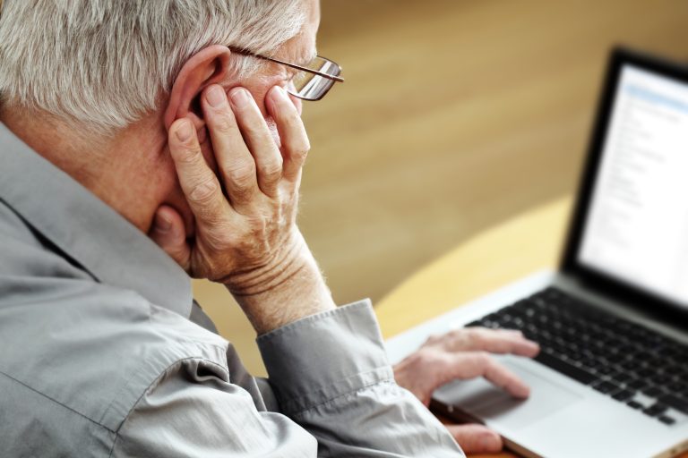 Abuelito regresa a la escuela y saca la mejor calificación