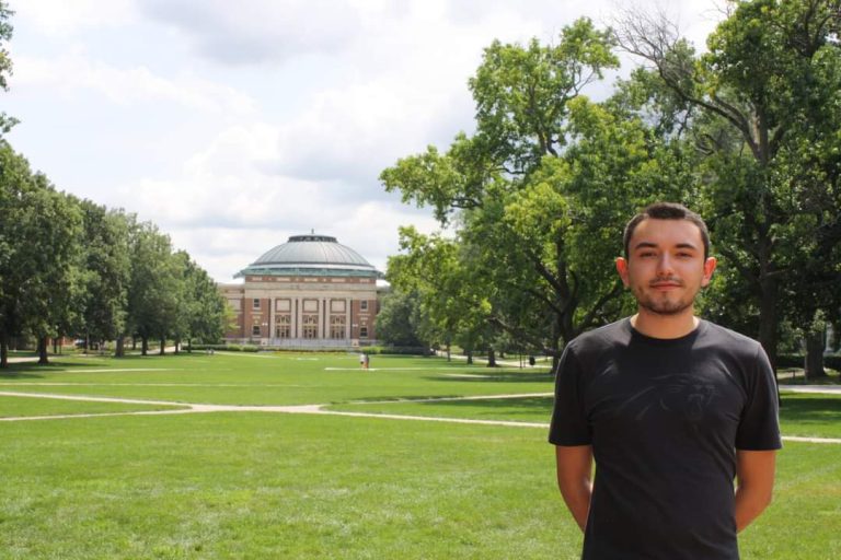 Alumnos recién egresados de la Facultad de Ciencias Físico Matemáticas son aceptados para cursar un programa de doctorado en la Universidad de Illinois