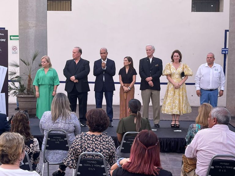 Clausura Cultura Coahuila exposición de portadas de El Siglo de Torreón, en Monclova