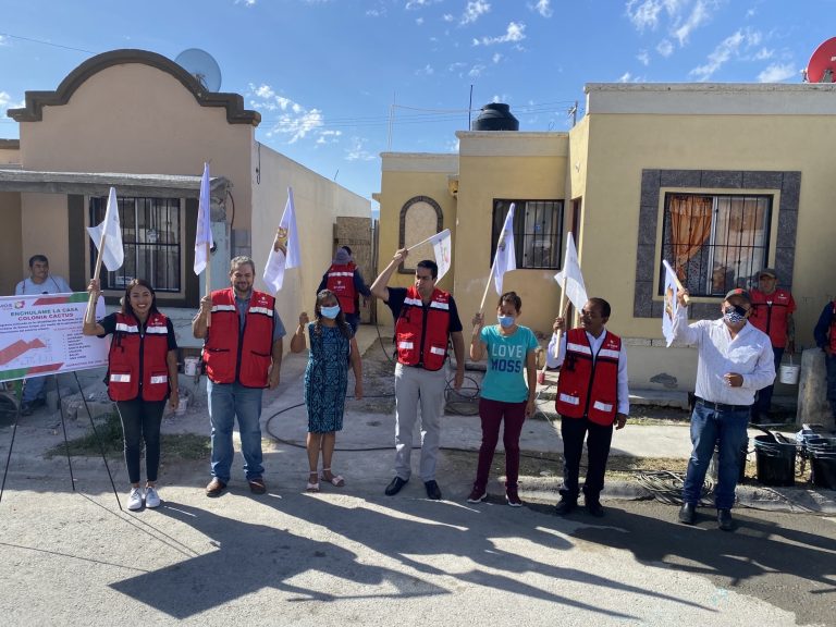 Comienzan a “enchular” las viviendas en la colonia Cactus