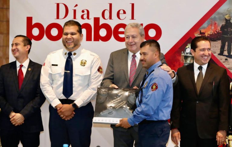 Hará Chema Fraustro revisión salarial de bomberos de Saltillo