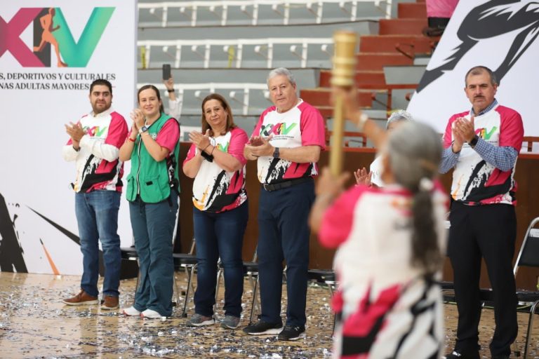 Inaugura Chema Fraustro y su esposa Juegos Municipales de los Adultos Mayores