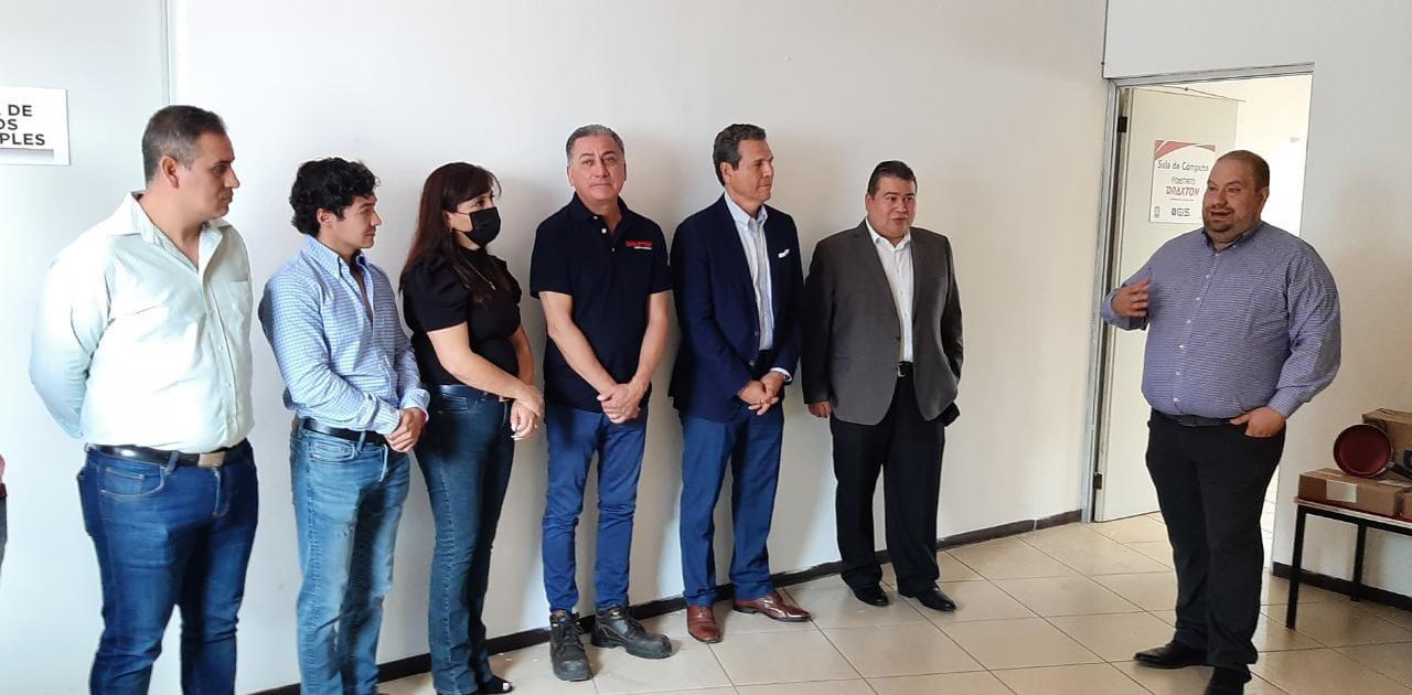 Inaugura UA de C Sala de Cómputo en Centro Comunitario en la colonia