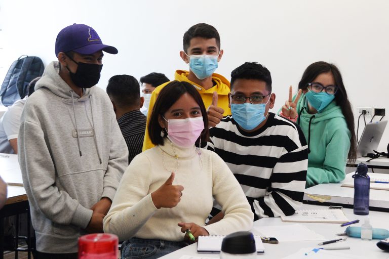 Jóvenes deben ser más empáticos con la sociedad