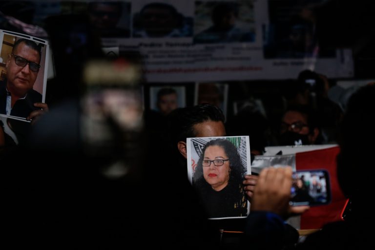 La SIP otorga su máximo premio a 13 periodistas asesinados en México