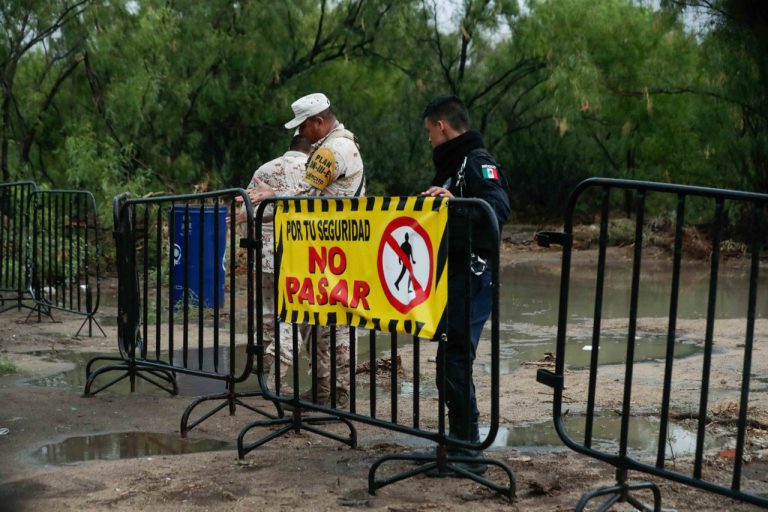 Lluvia complica rescate de mineros en Sabinas, Coahuila