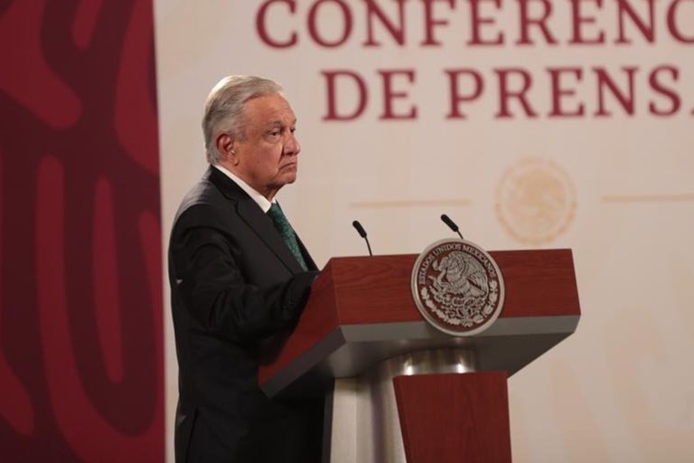 López Obrador revela que pensó comprar 51% de las acciones de Banamex