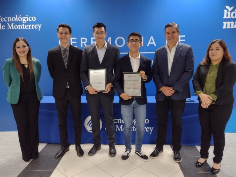 Otorga Tec de Monterrey en Saltillo beca completa a dos jóvenes para cursar estudios profesionales 