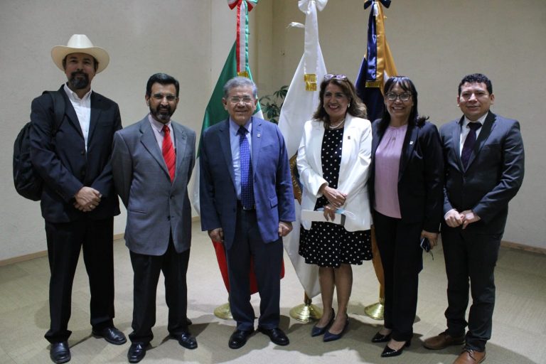 Presentan en la Unidad Torreón el libro “Desarrollo Económico y Tecnológico como mejora en las Condiciones de Bienestar, Pobreza y Vulnerabilidad En México”