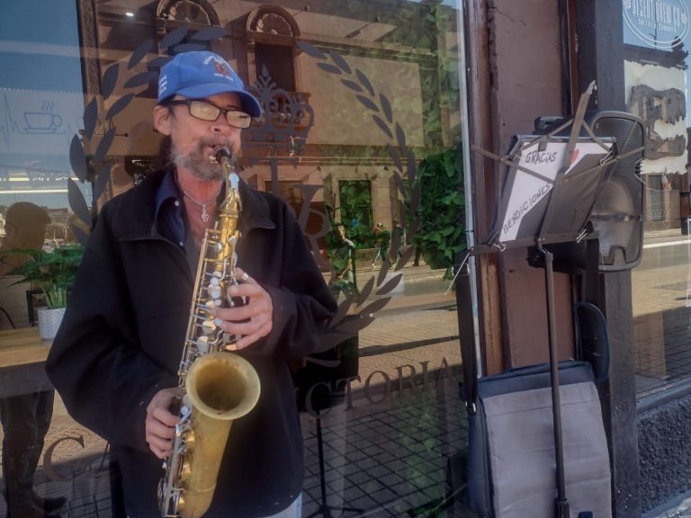 David Alberto Dávila : el saxofonista de la calle Victoria 