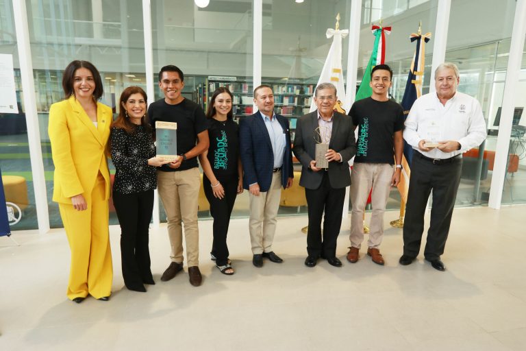 Reconocen a integrantes del Ballet Folklórico de la UAdeC tras ganar el Campeonato Mundial de Danza FIDAF Brasil 2022