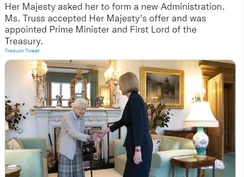 La reina Isabel II se reúne con la nueva Primer Ministro británica