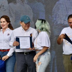 Lobos de la UAdeC regresan a las calles con desfile de bienvenida a alumnos 