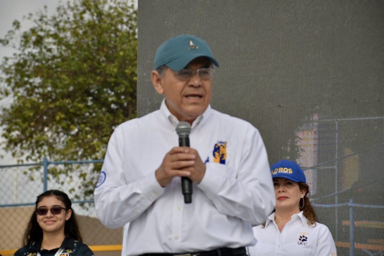 Lobos de la UAdeC regresan a las calles con desfile de bienvenida a alumnos 