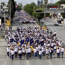 Lobos de la UAdeC regresan a las calles con desfile de bienvenida a alumnos 11