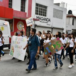 Lobos de la UAdeC regresan a las calles con desfile de bienvenida a alumnos 8