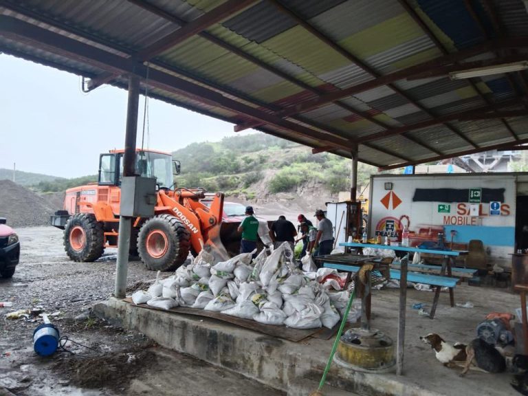 Mantienen obras de rehabilitación en Múzquiz tras inundaciones