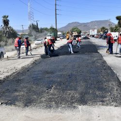 Reparan baches en bulevar Los Pinos 1