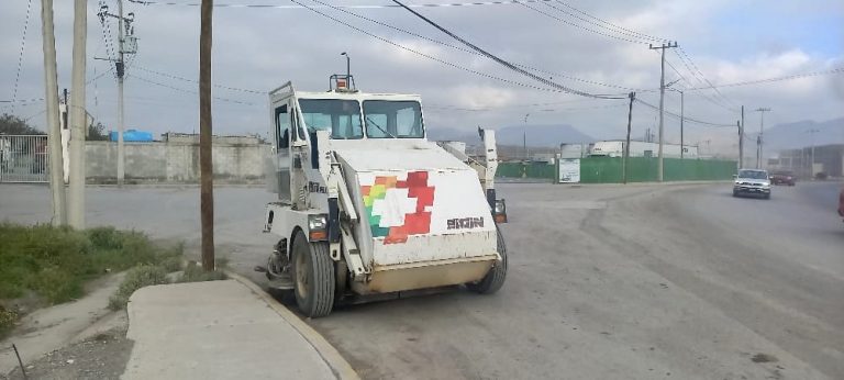 Activan barredora en Ramos, apoya en limpieza de distintos bulevares 