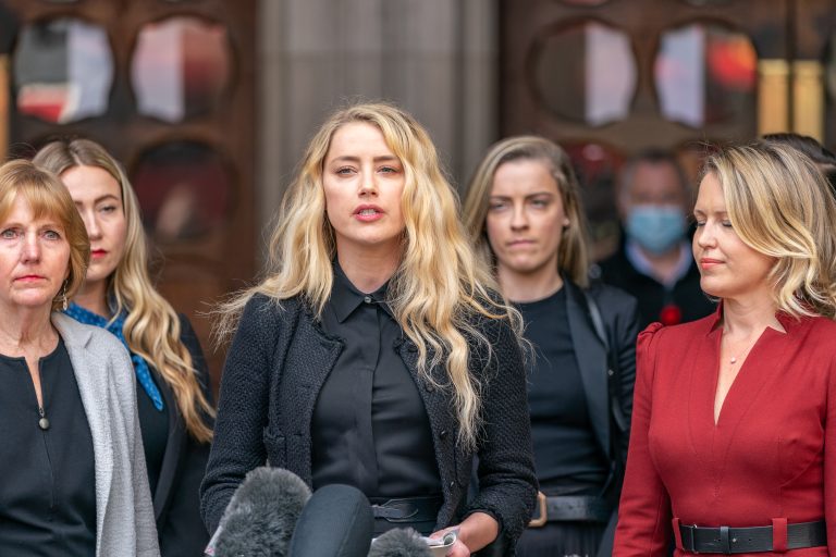 Esta es la millonaria cifra que Amber Heard le debe a sus abogados