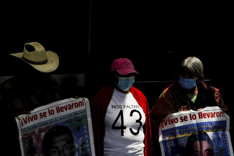 Giran órdenes de captura contra exprocurador de Guerrero por caso Ayotzinapa