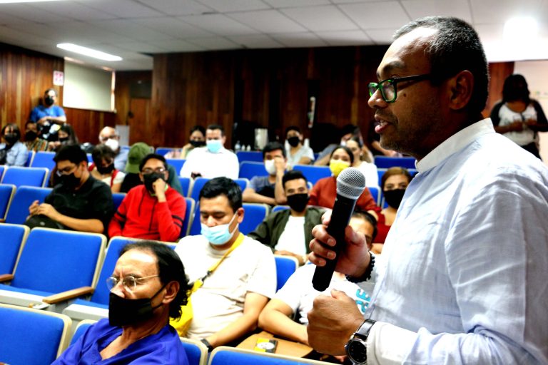 Imparten curso-taller sobre defensoría de audiencias en la FCC de la UA de C