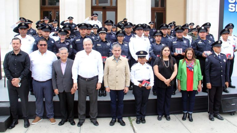 Encabezan el gobernador Miguel Riquelme y el alcalde Chema Fraustro  entrega de grados y equipo por 15.4 mdp a Policía de Saltillo