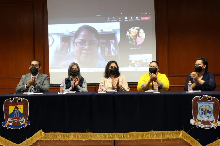 Presentan a la comunidad de la Facultad de Enfermería el Libro “Envejecimiento: Guía para un Programa Académico”