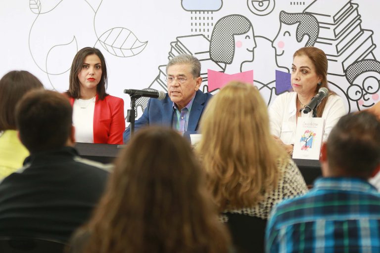 Presentaron en la FILC 2022 el Libro “Lonxe da Terra: Gerardo Moscoso y Caamaño”