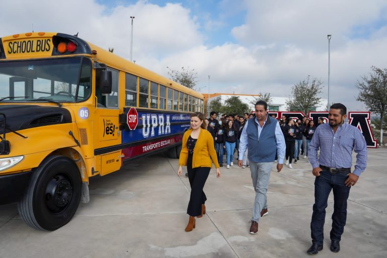 Recibe UPRA camión de transporte escolar por parte del alcalde Chema Morales