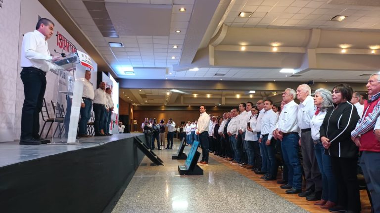 Rinde protesta Javier Díaz González como presidente de la Asociación de Servidores y Ex servidores Públicos Priístas de Coahuila