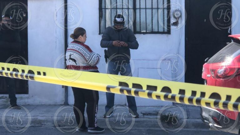 Cae y muere en el baño de su casa