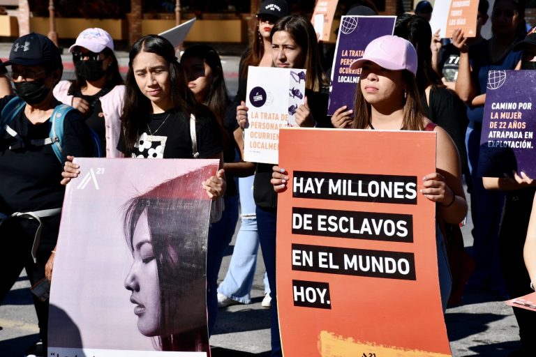 Colectivo A21 en Saltillo marcha contra la esclavitud 