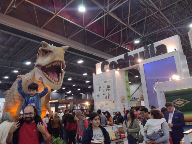 El stand de Coahuila, por mucho, el mejor de la Feria del Libro de Monterrey