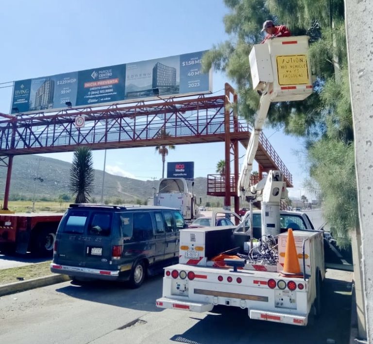 Reparan tramo de iluminación dañado en bulevar Miguel Ramos Arizpe 