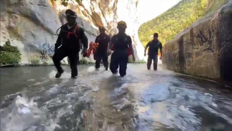 Tras 16 horas de trabajo, rescatan cuerpo de senderista