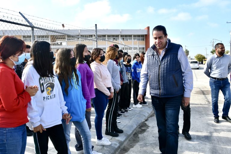 Chema Morales supervisa reparación de socavón en Jardines de Analco 