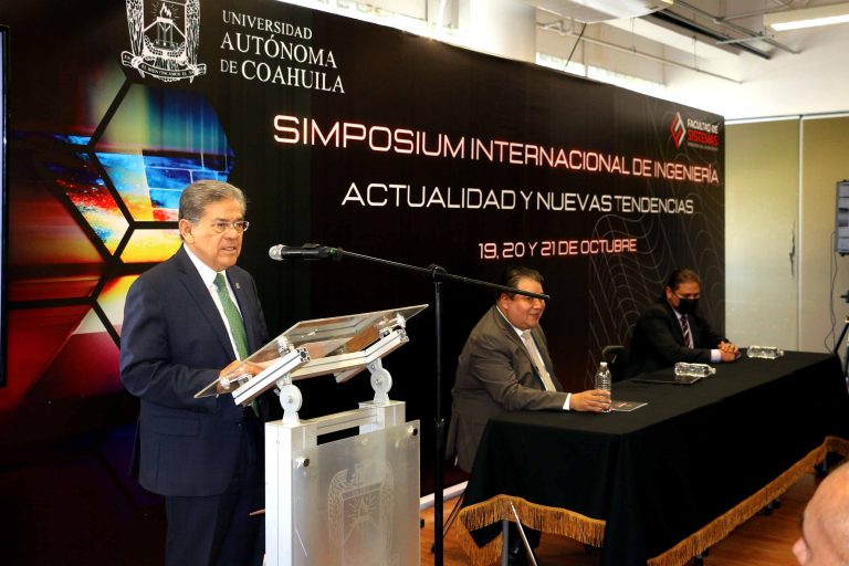 Clausura Rector de la UA de C el Simposio Internacional de Ingeniería que organizó la Facultad de Sistemas