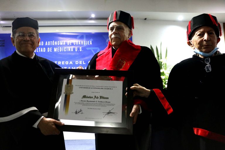 Entrega Facultad de Medicina US el título de Master Ad Vitam al Dr. Raymundo Verduzco Rosán