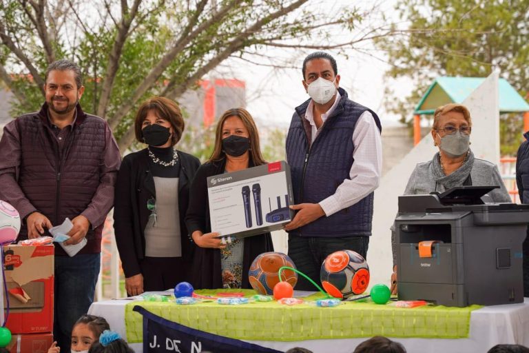 Entregan programa “Mejora tu Escuela” en jardín de niños Adolfo López Mateos